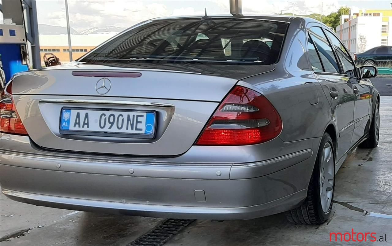 2004' Mercedes-Benz E 270 photo #2