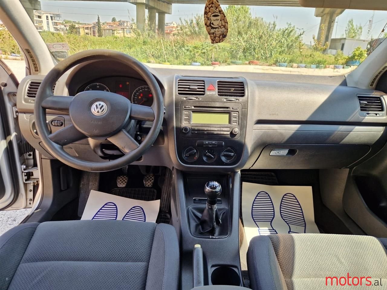 2005' Volkswagen Golf photo #2