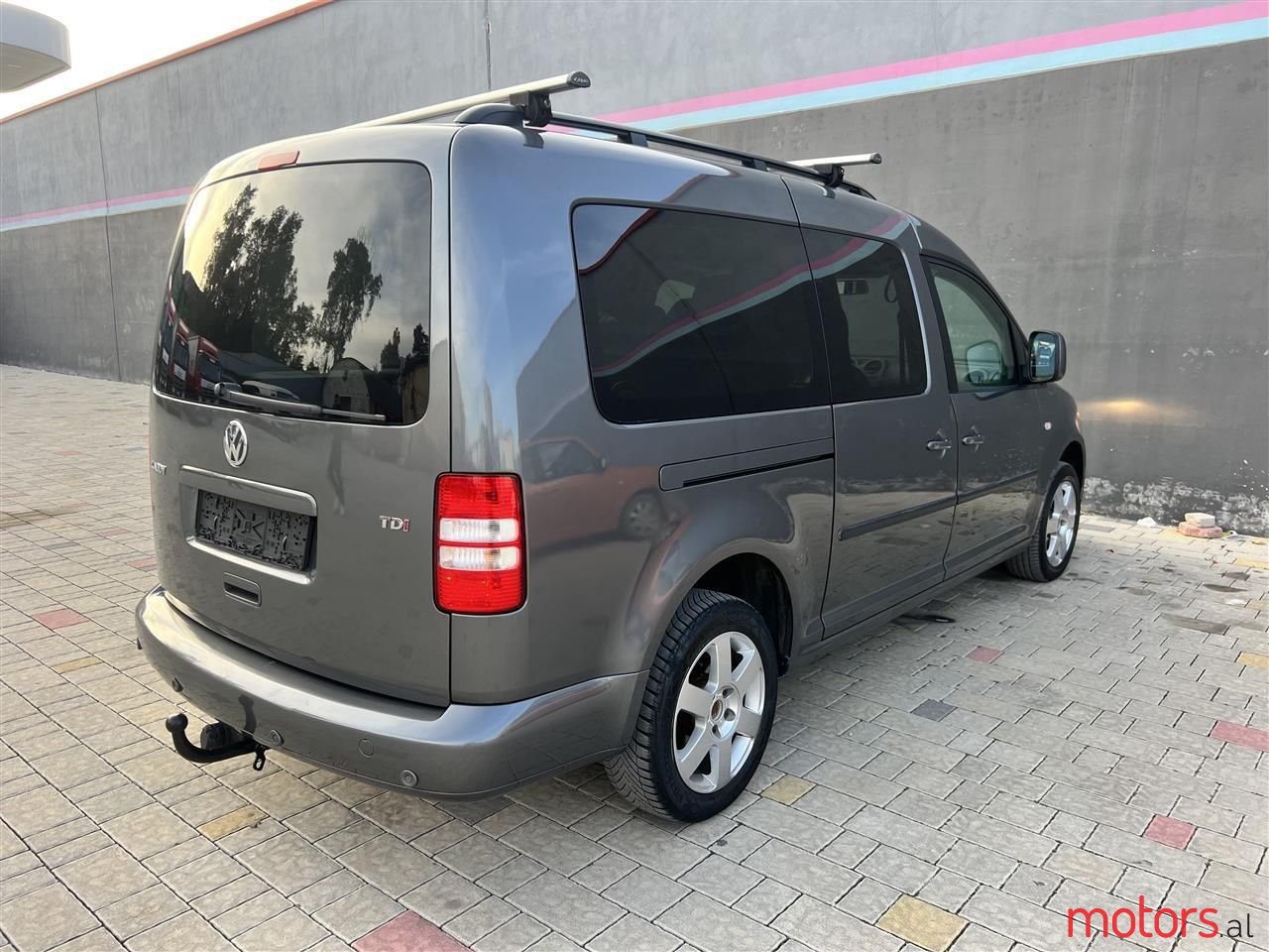 2011' Volkswagen Caddy photo #5