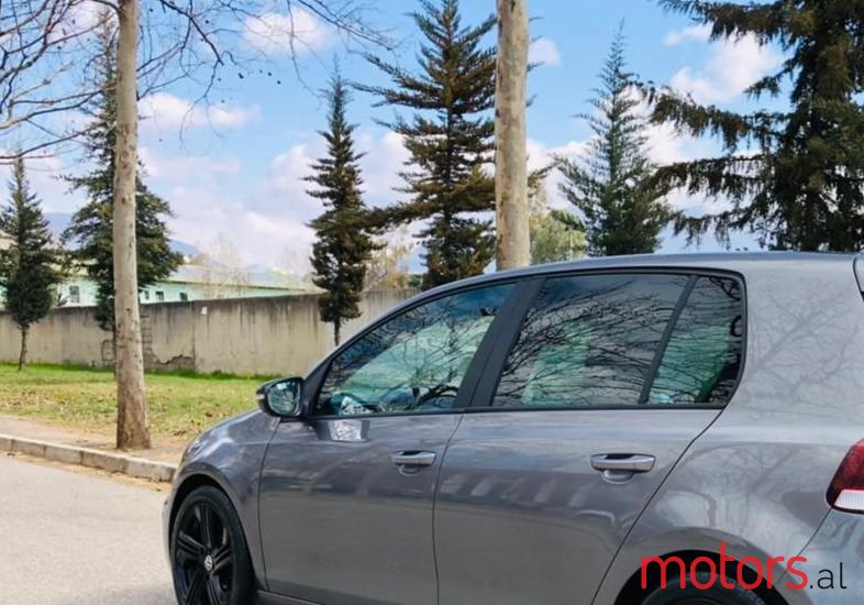 2010' Volkswagen Golf photo #1