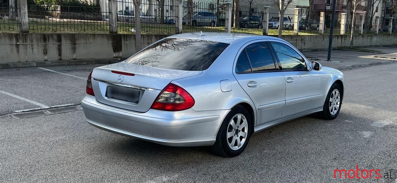 2008' Mercedes-Benz E 200 photo #3