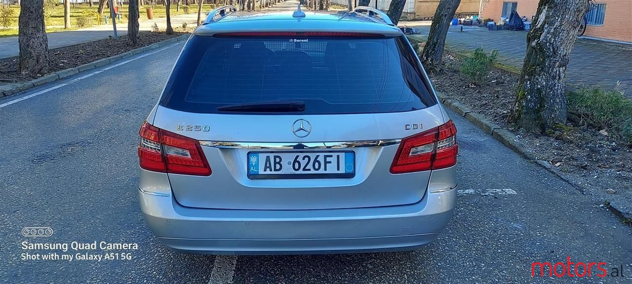 2011' Mercedes-Benz E 250 photo #5