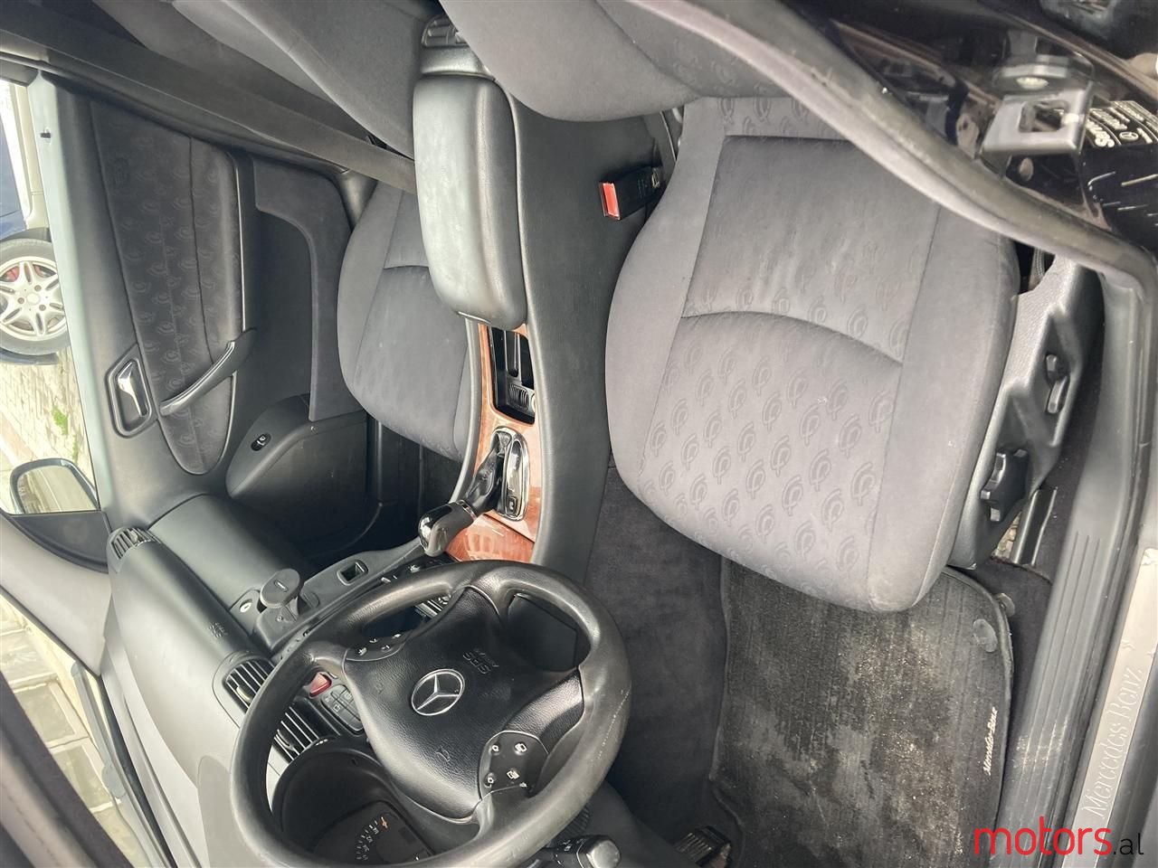 2002' Mercedes-Benz C 220 photo #2