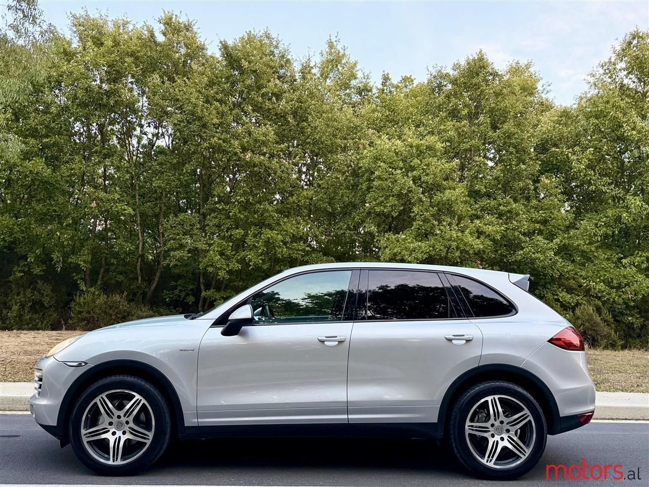 2012' Porsche Cayenne photo #3