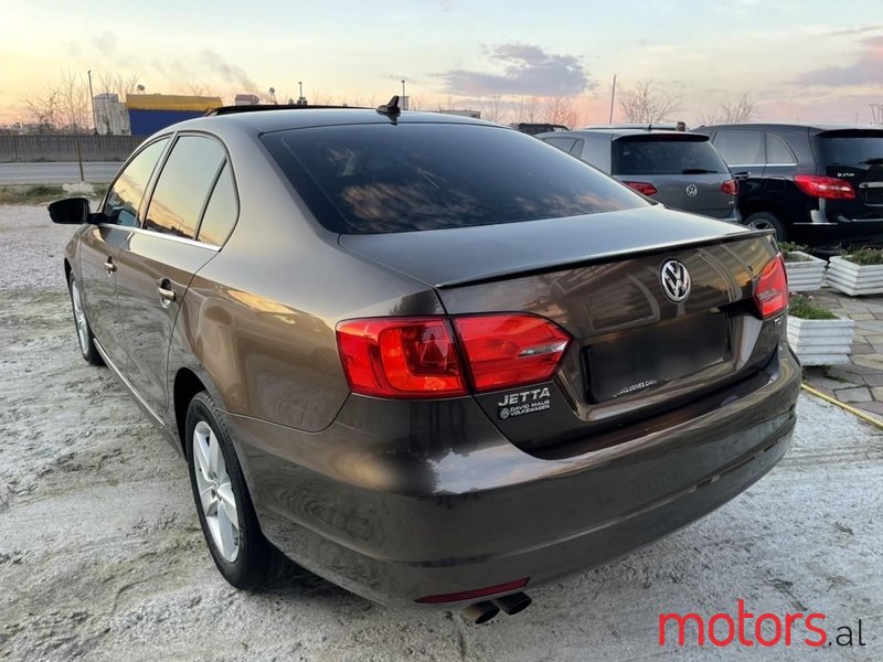 2012' Volkswagen Jetta photo #4