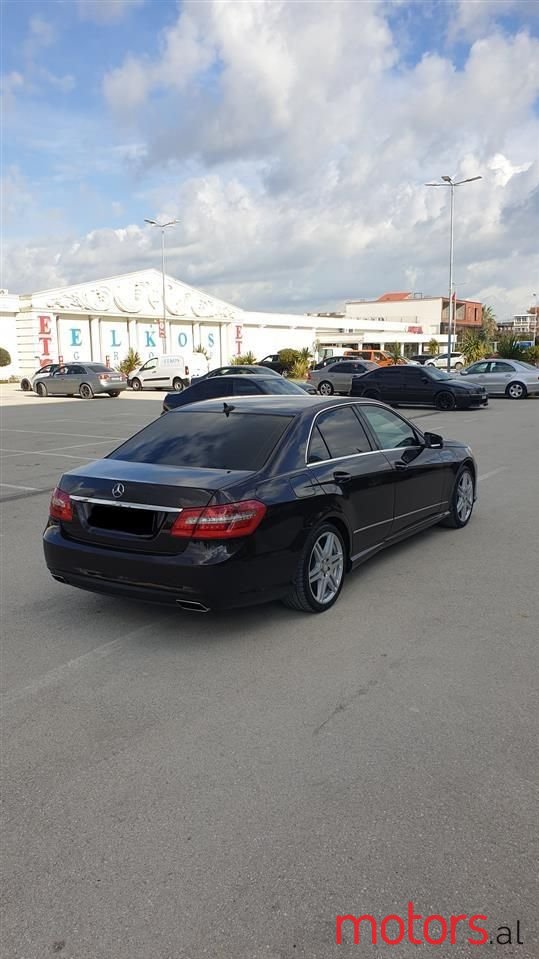 2011' Mercedes-Benz E 350 photo #5