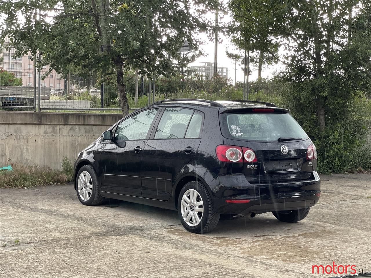 2010' Volkswagen Golf Plus photo #5