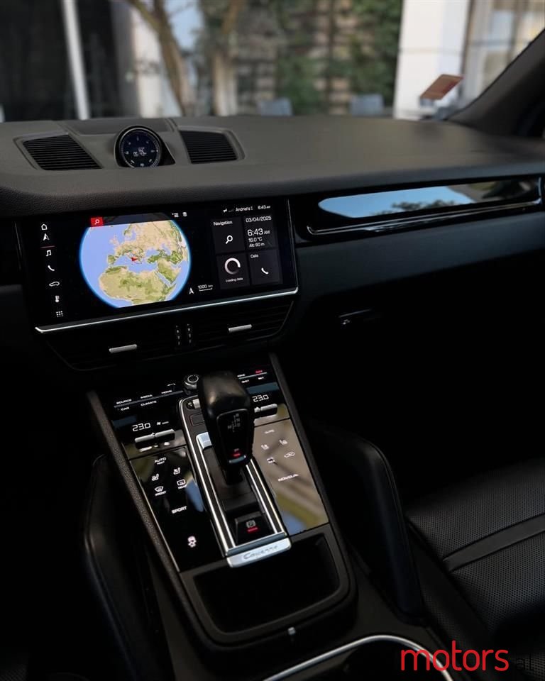 2019' Porsche Cayenne photo #3