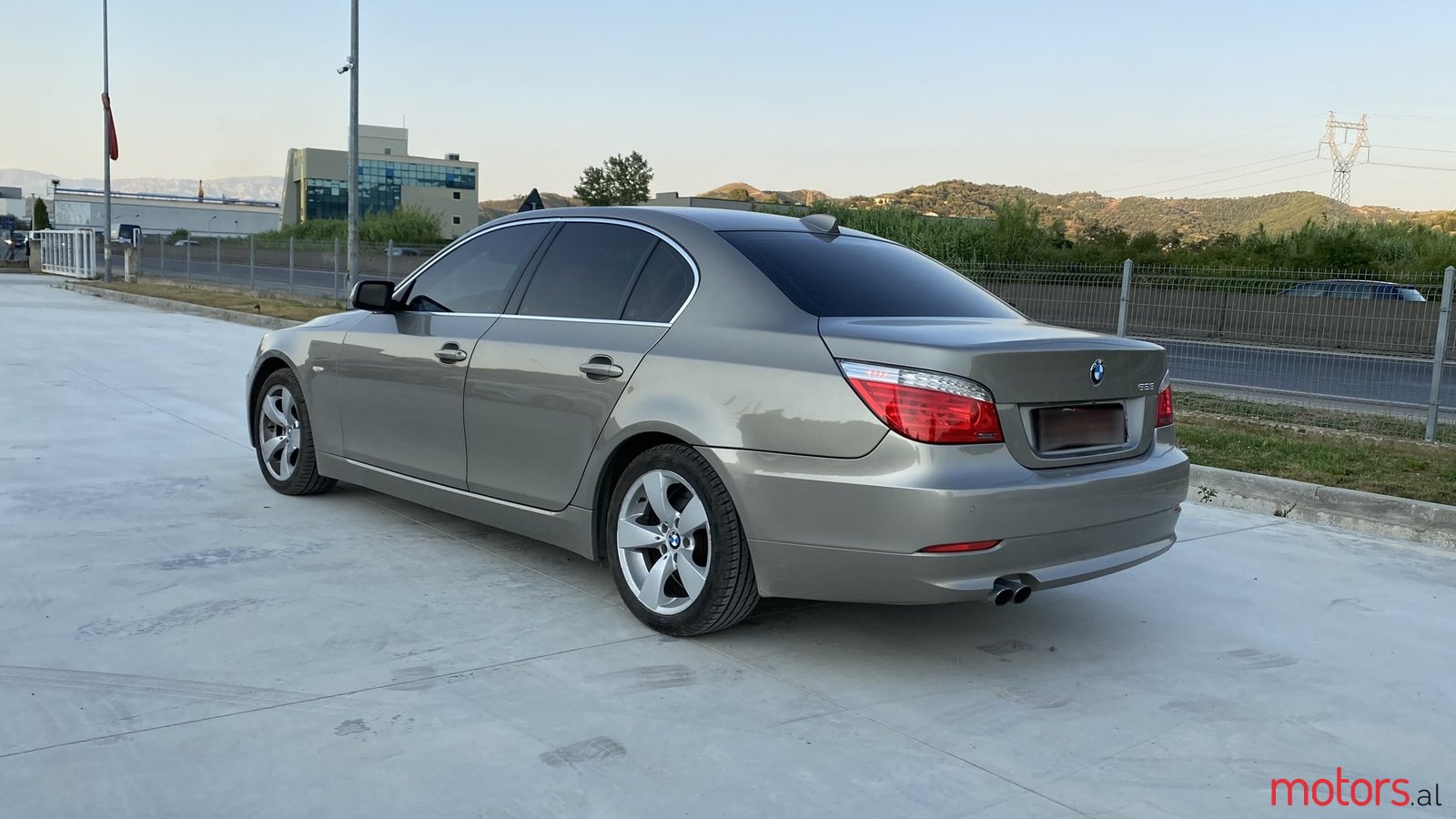 2009' BMW 528 photo #3