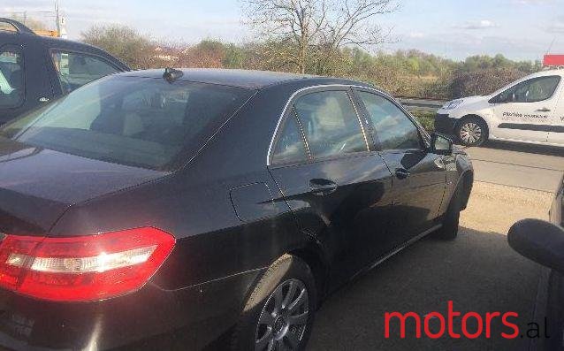 2011' Mercedes-Benz E-Class photo #2