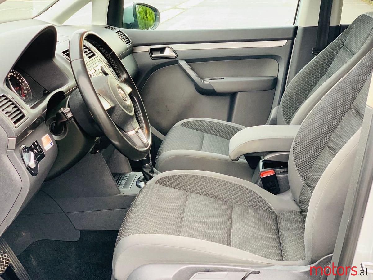 2011' Volkswagen Touran photo #5