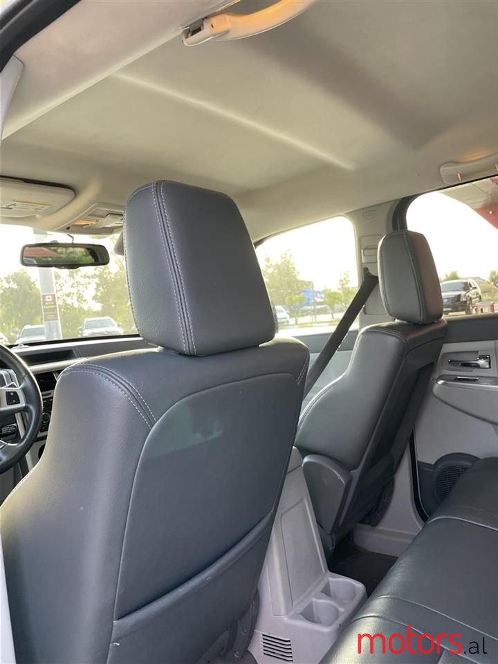 2010' Jeep Cherokee photo #5