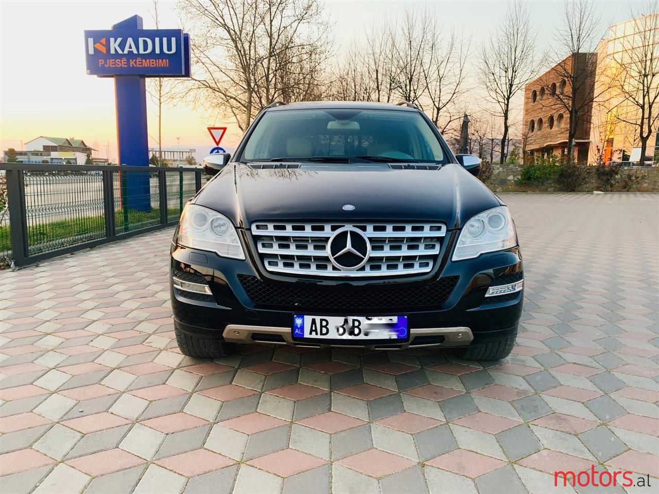 2010' Mercedes-Benz ML 320 photo #2