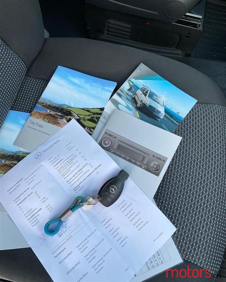 2013' Mercedes-Benz V 200 photo #4