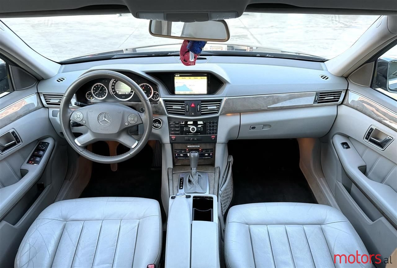 2009' Mercedes-Benz E 220 photo #2