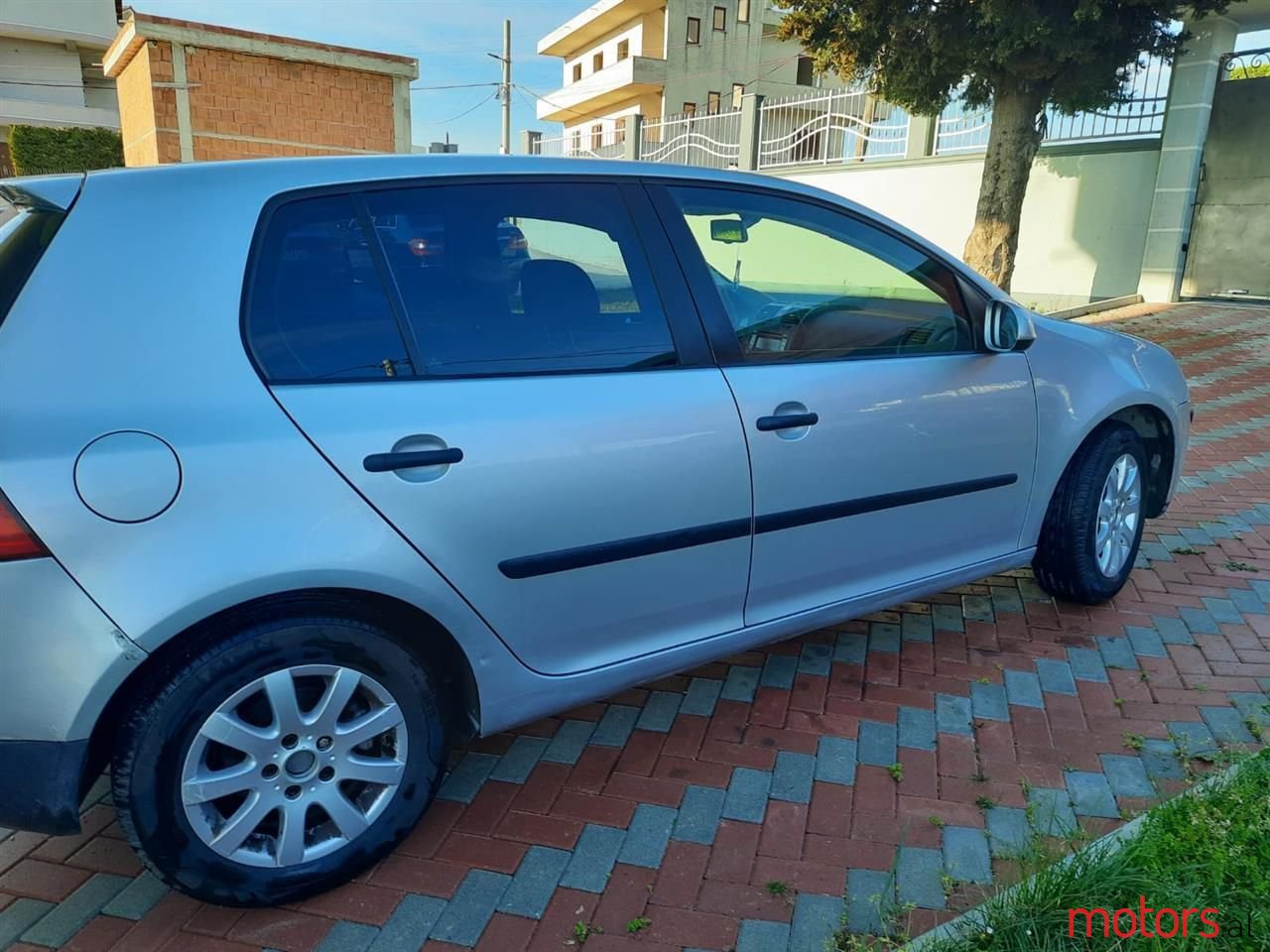 2004' Volkswagen Golf photo #4