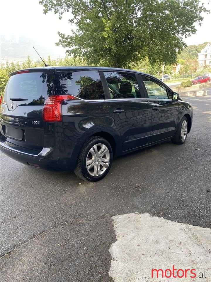 2010' Peugeot 5008 photo #6