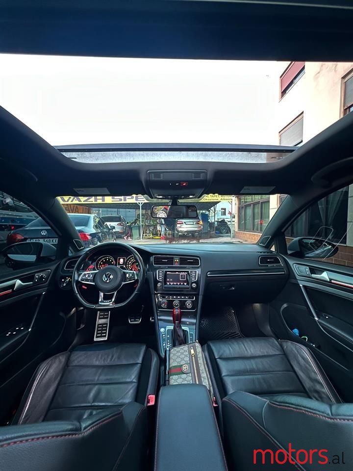 2015' Volkswagen Golf photo #5