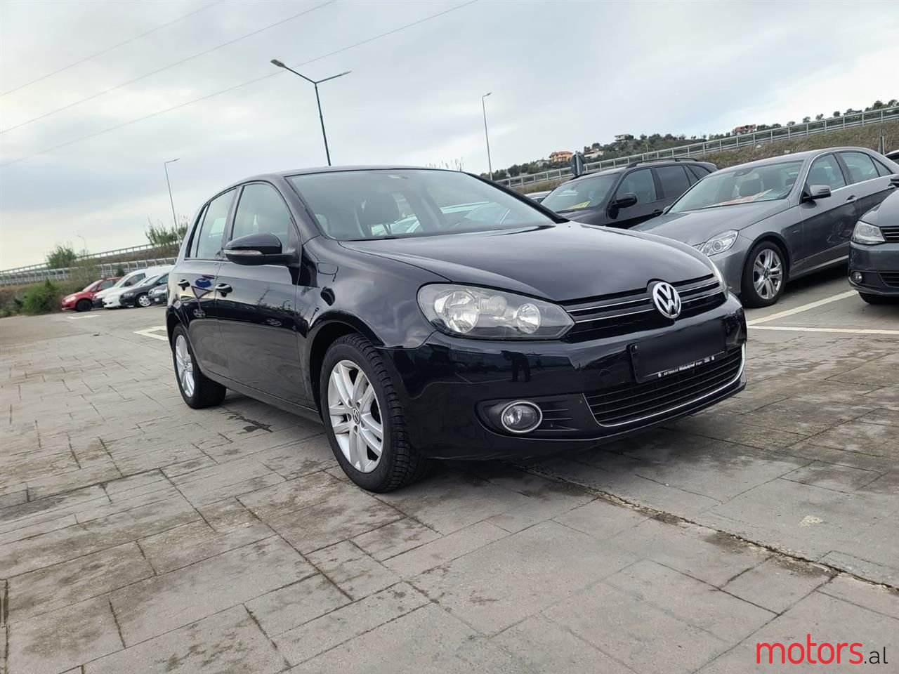 2009' Volkswagen Golf photo #1