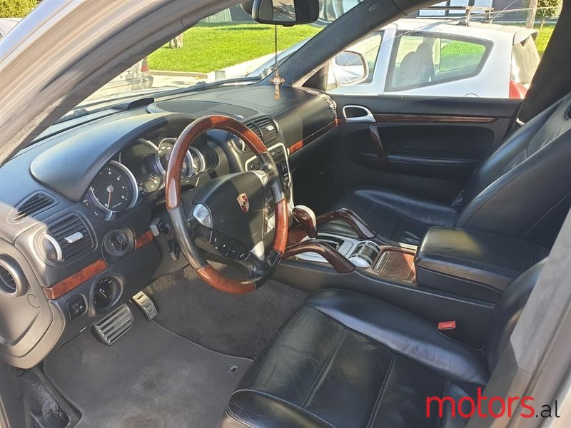 2006' Porsche Cayenne photo #4