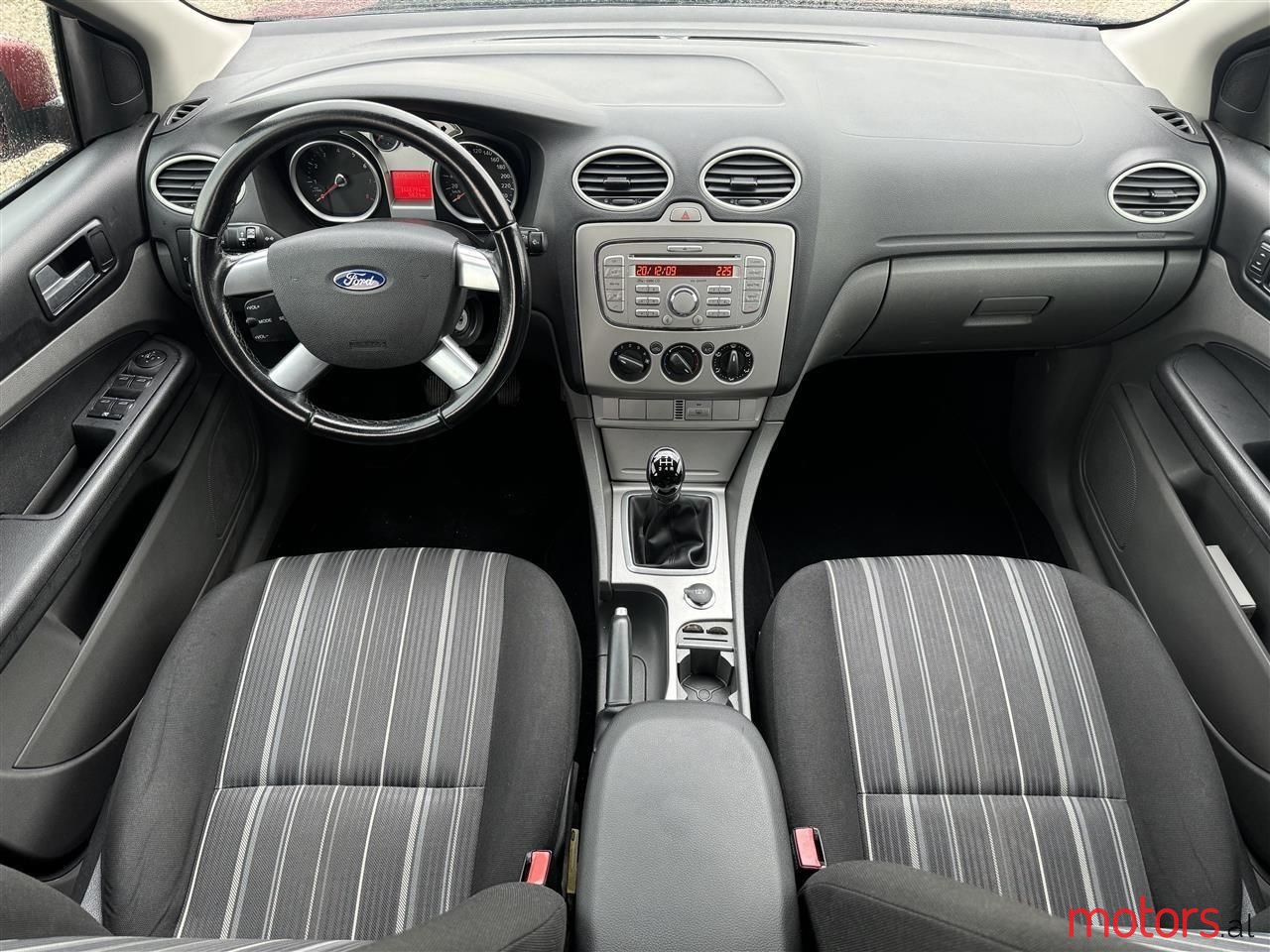 2010' Ford Focus photo #5