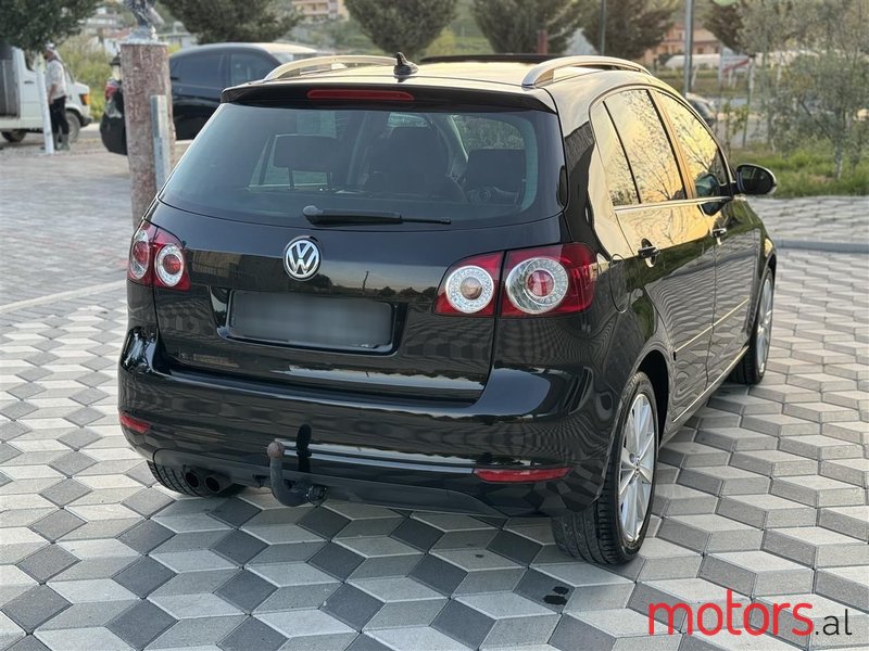 2010' Volkswagen Golf Plus photo #5