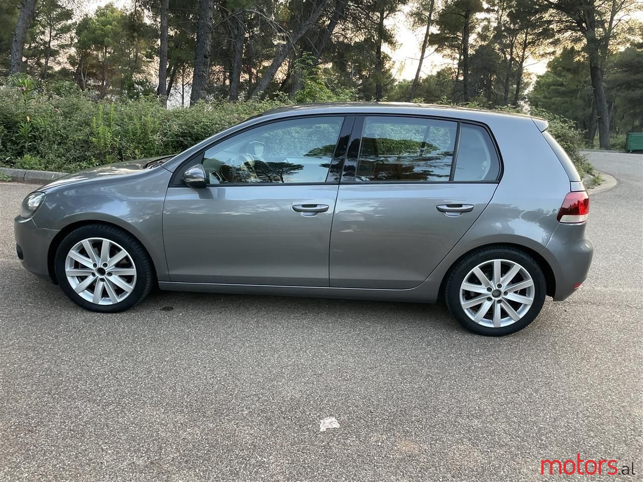 2009' Volkswagen Golf photo #4