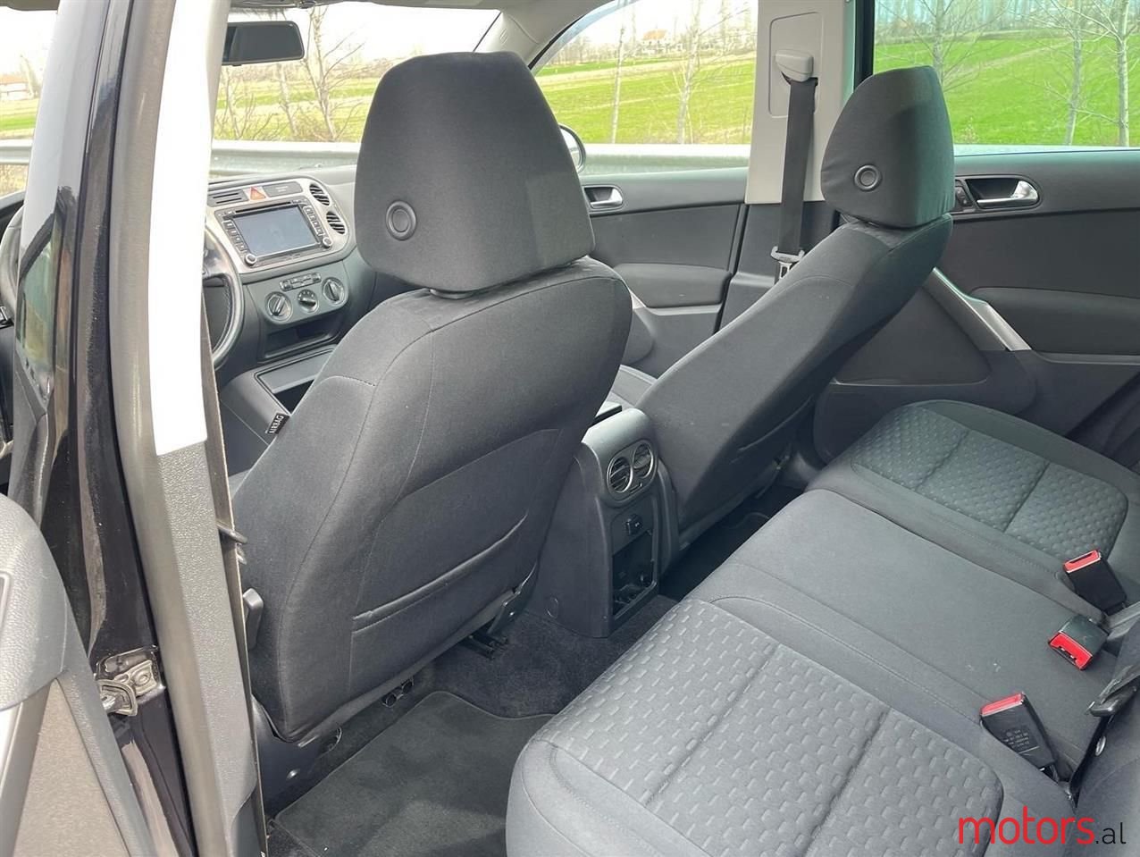 2010' Volkswagen Tiguan photo #5