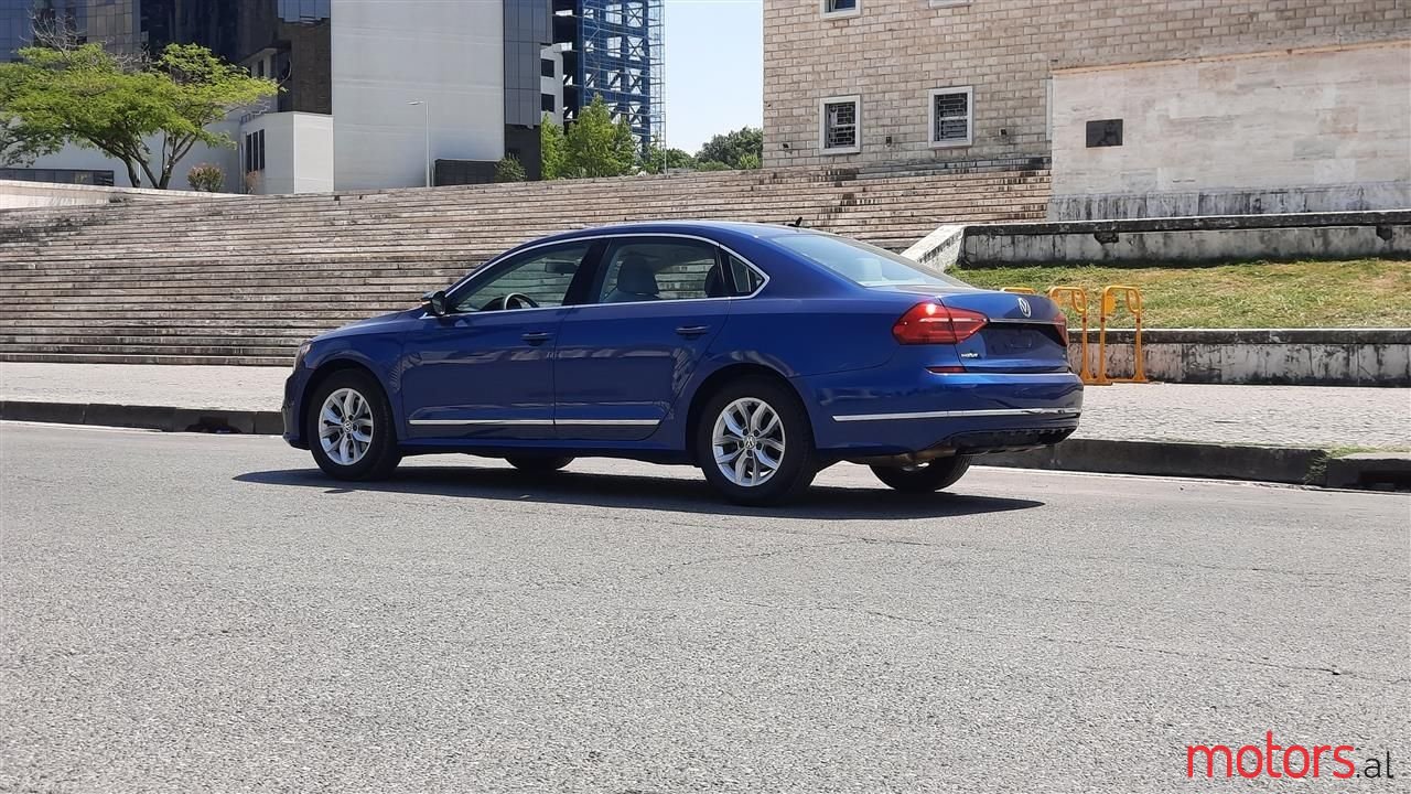 2016' Volkswagen Passat photo #2