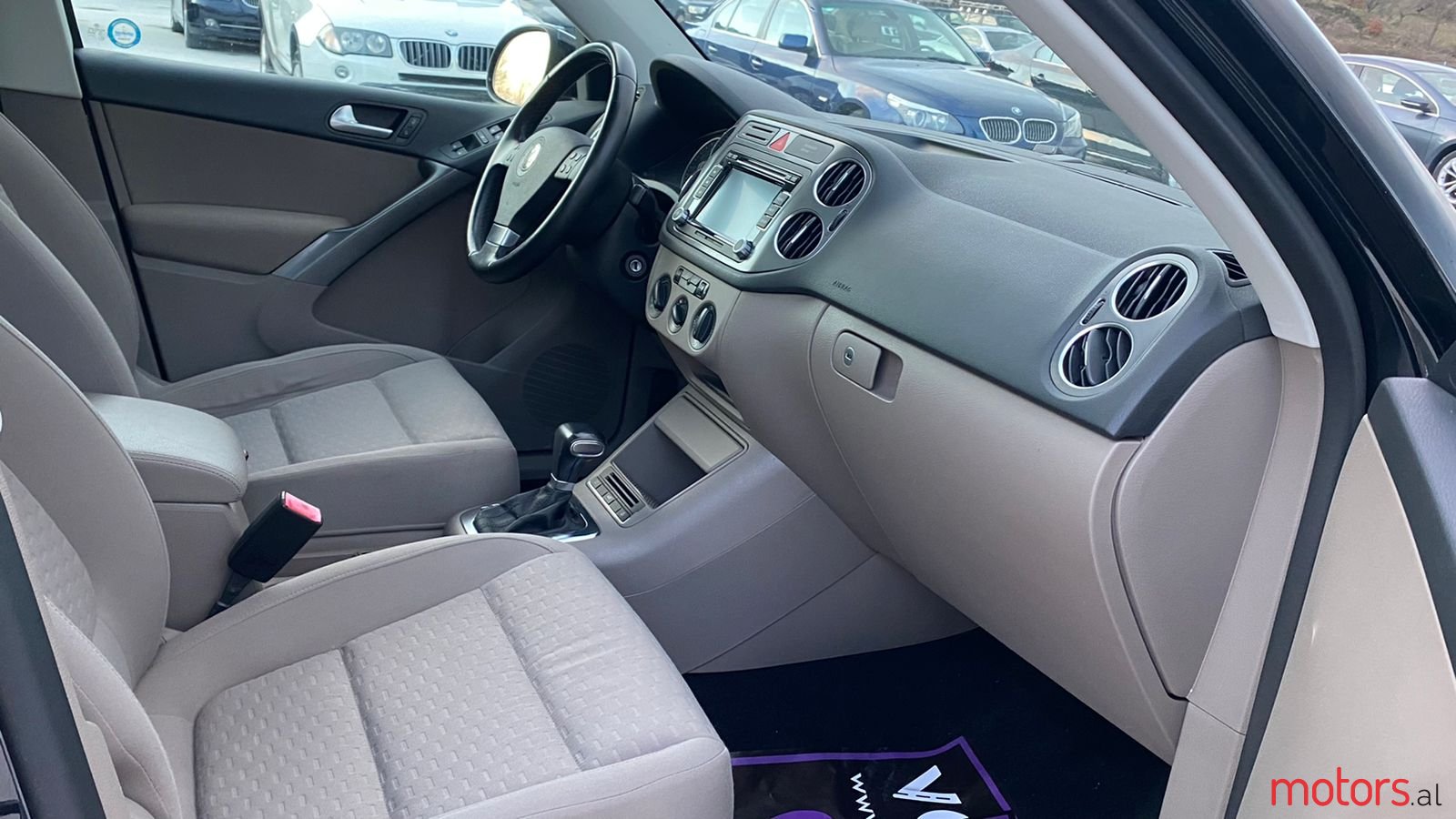 2010' Volkswagen Tiguan photo #5