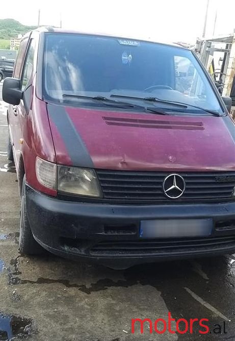 2000' Mercedes-Benz V 220 photo #2