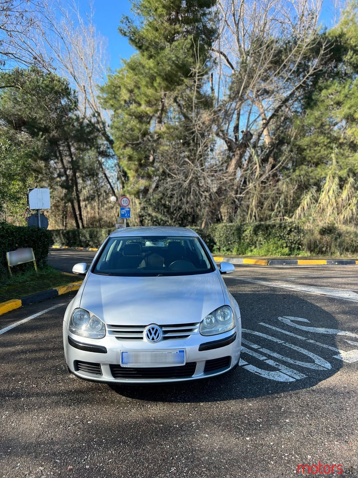 2004' Volkswagen Golf photo #2