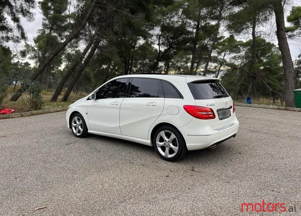 2013' Mercedes-Benz B 180 photo #1