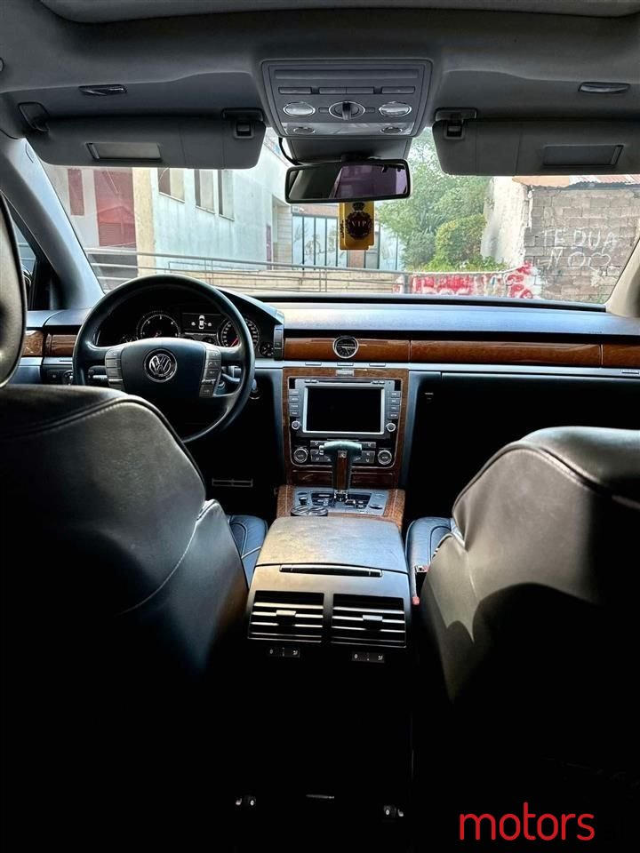 2012' Volkswagen Phaeton photo #4