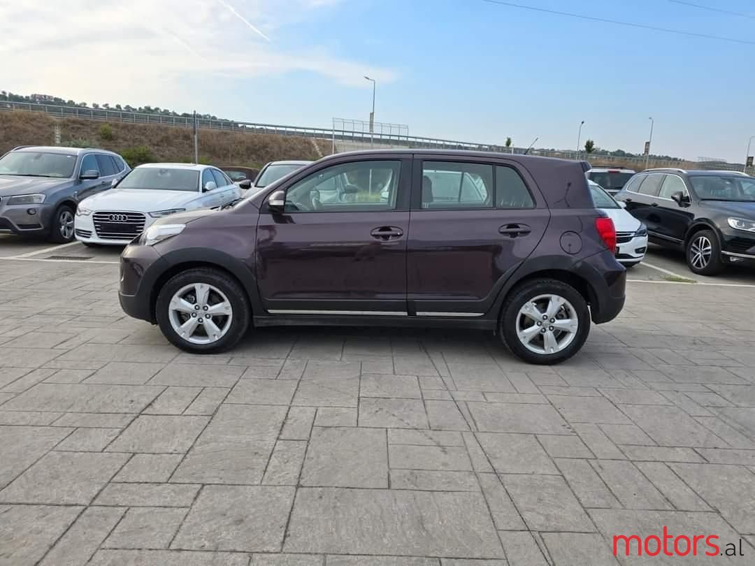 2009' Toyota Urban Cruiser photo #2