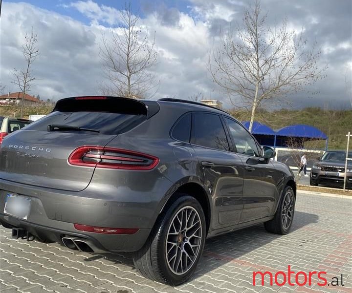 2016' Porsche Macan photo #2