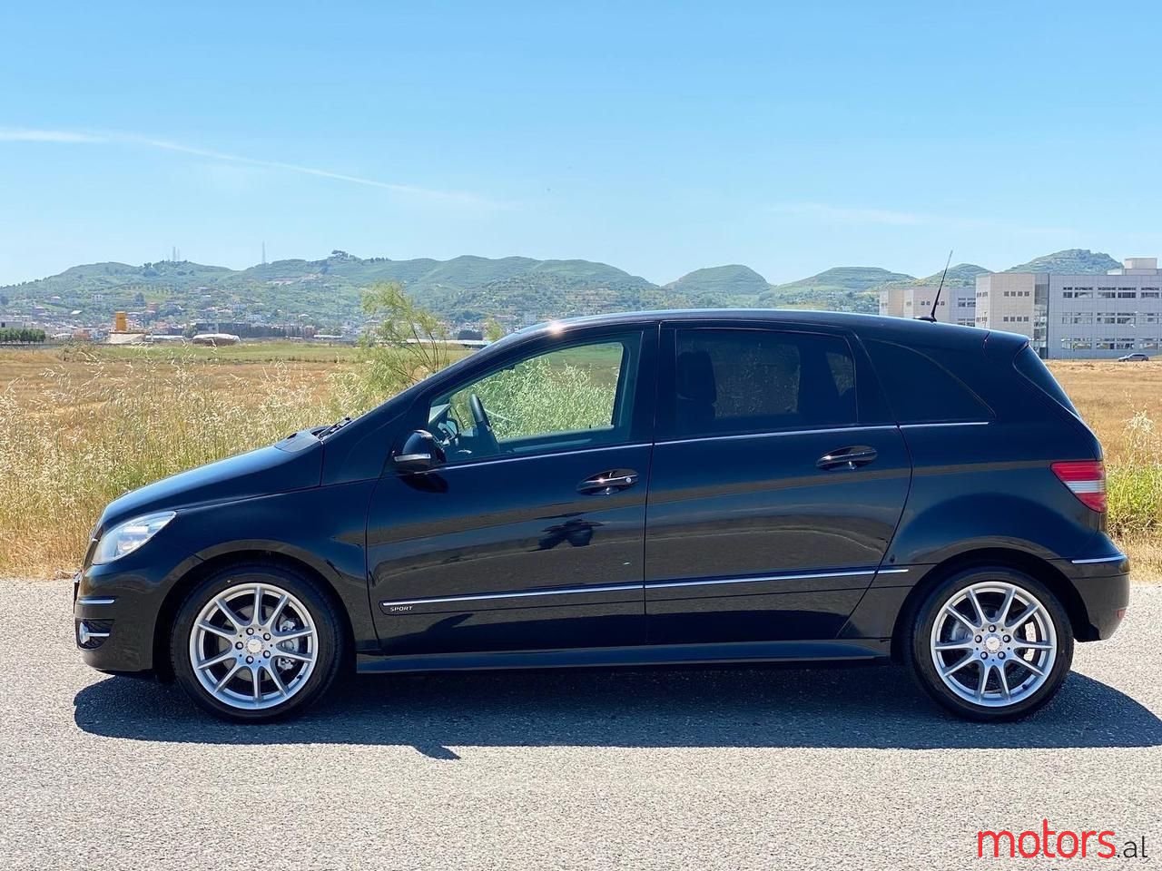 2010' Mercedes-Benz B 200 photo #4
