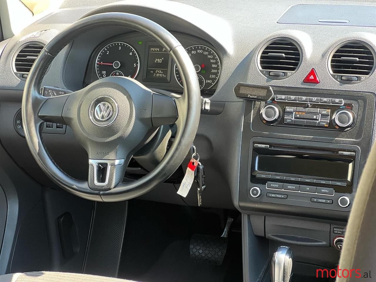 2014' Volkswagen Caddy photo #6