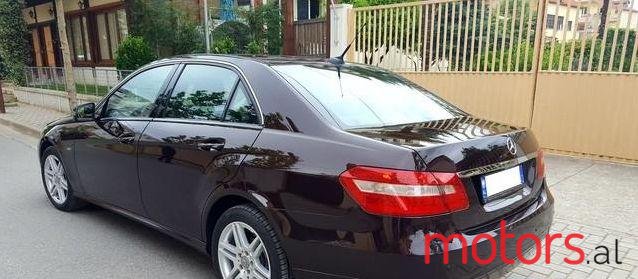 2011' Mercedes-Benz E-Class photo #2