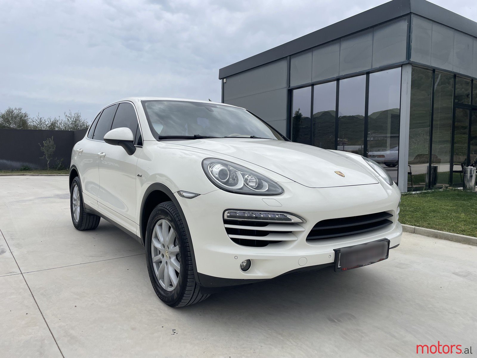 2011' Porsche Cayenne photo #2