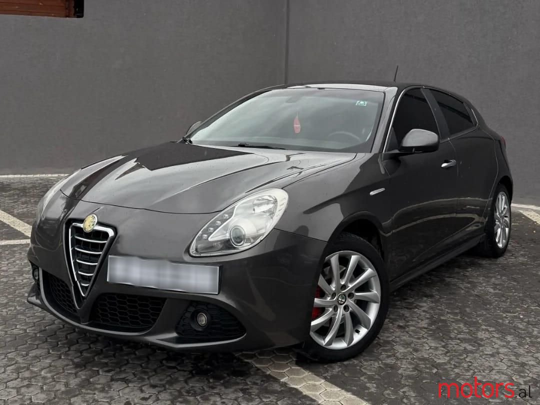 2012' Alfa Romeo Giulietta photo #1