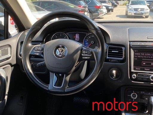 2014' Volkswagen Touareg photo #4