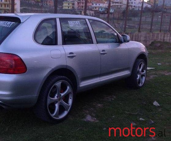 2003' Porsche Cayenne photo #2