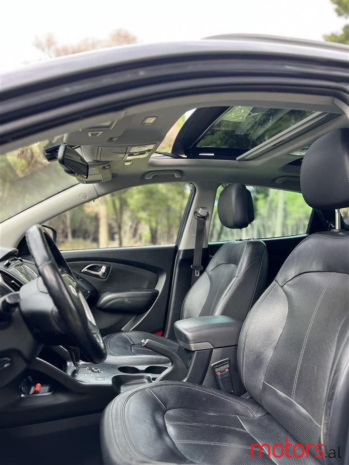 2011' Hyundai ix35 photo #2