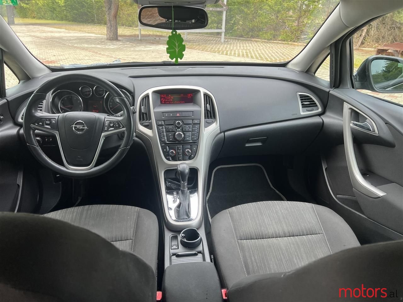 2011' Opel Astra photo #6