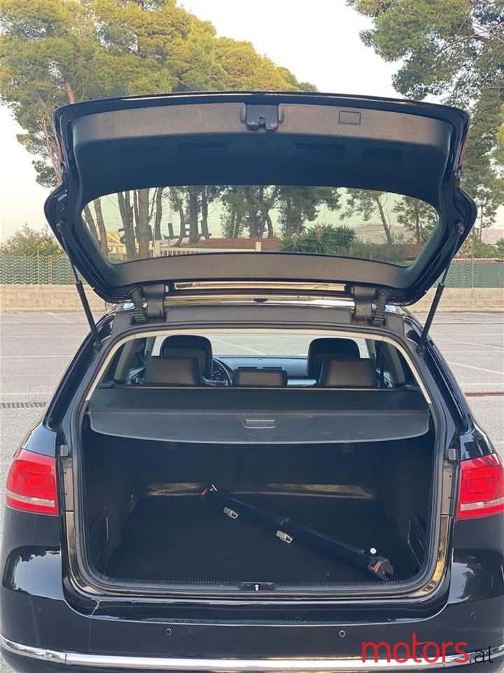 2011' Volkswagen Passat photo #6