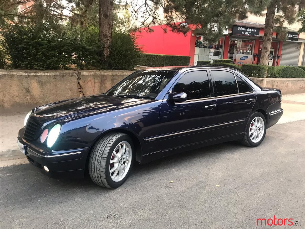 2000' Mercedes-Benz E 270 photo #2