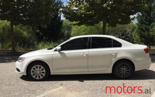 2013' Volkswagen Jeta photo #1