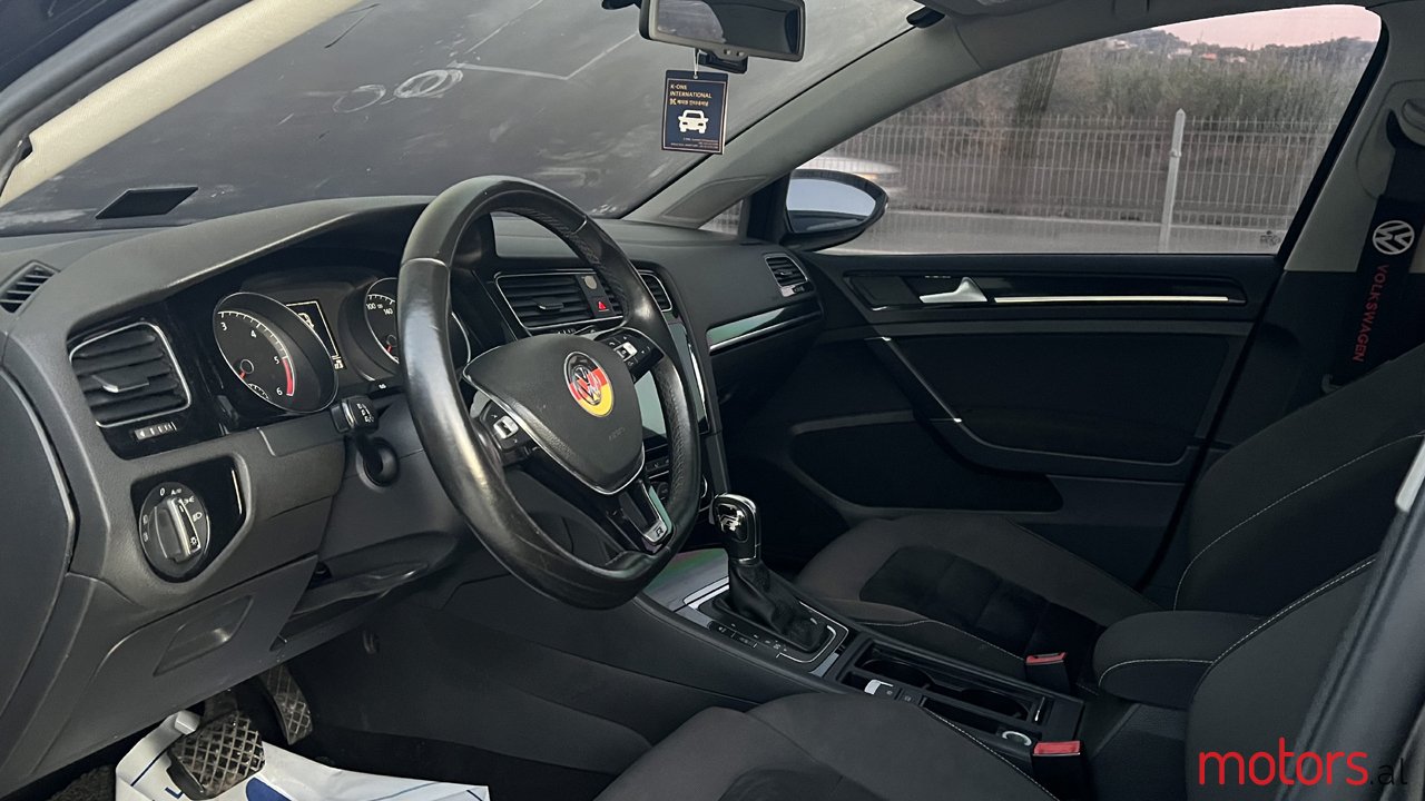 2014' Volkswagen Golf photo #7