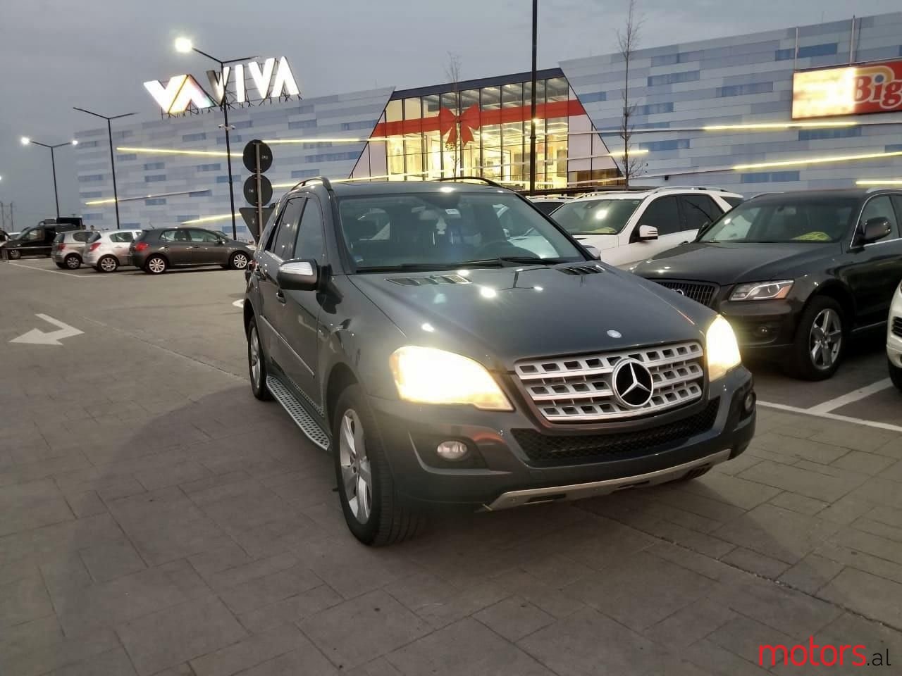 2010' Mercedes-Benz 350 photo #1